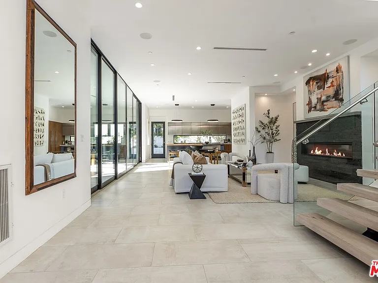 Building Photo - 1621 N Fairfax Ave