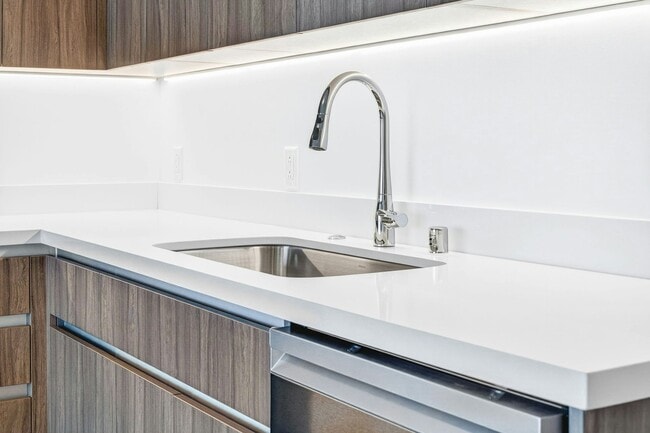 Building Photo - 1500 Rycroft St