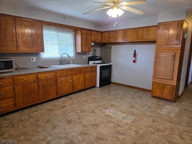 Building Photo - 144 Raphael Rd