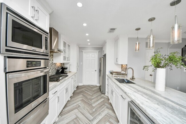 Building Photo - 10814 Tobar Falls Cir