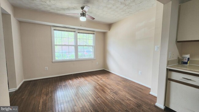 Building Photo - 10823 Bucknell Dr