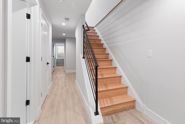 Building Photo - 713 S 58th St