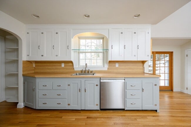 Building Photo - 25 Bayberry Ln