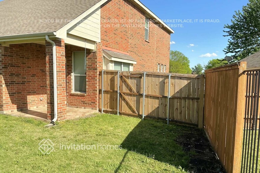 Building Photo - 9501 Links Fairway Dr