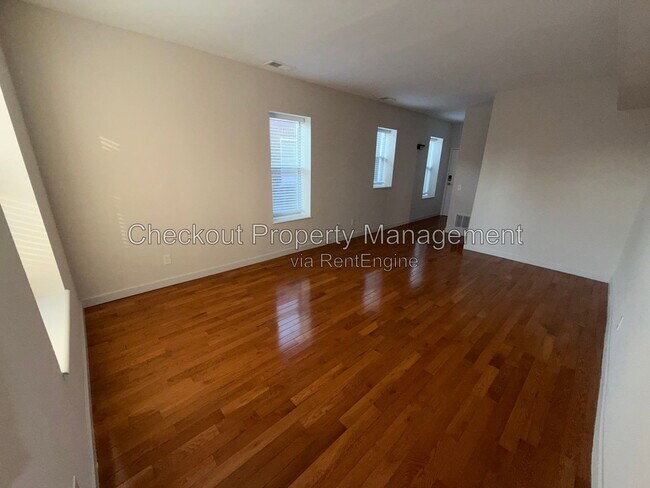 Building Photo - 5531 Pershing Ave