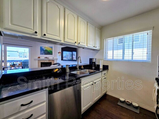 Building Photo - 320 Hermosa Ave