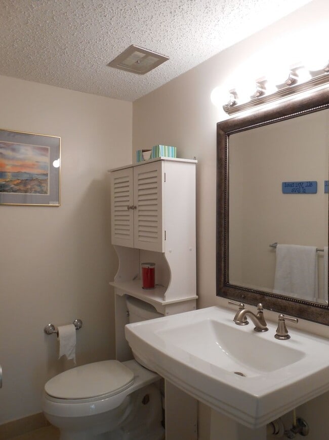 Building Photo - Leasing for 2026 available June 20 - Frank...