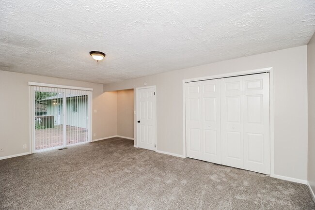 Building Photo - 1928 Leatherleaf Dr SW