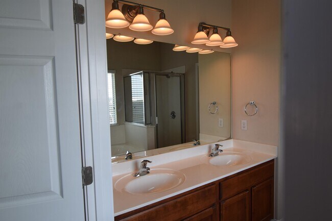 Building Photo - 310 Wildhorse Creek