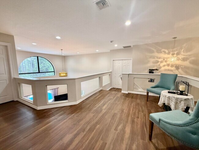 Building Photo - 212 Lone Pine Dr