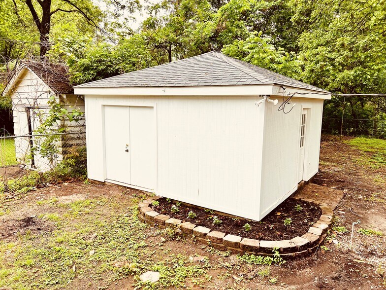Exterior Unit - 485 S Reese St