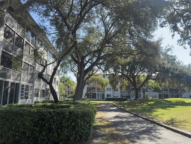 Building Photo - 1300 SW 125th Ave