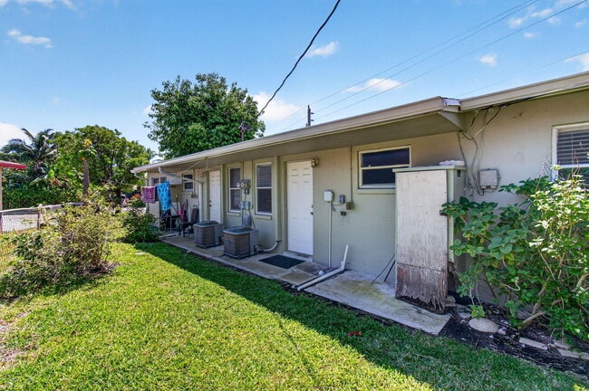 Building Photo - 240 SW 15th Ave