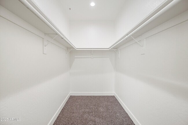 Building Photo - 4608 W Maryland Ave