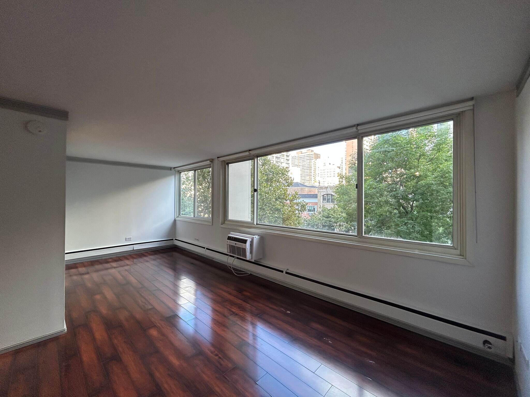 Building Photo - 1350 N Dearborn St