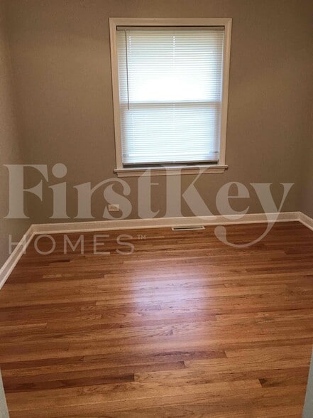 Building Photo - 723 Manchester Ave