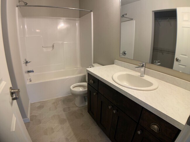 Building Photo - 4 bed 3 bath Single Family Home