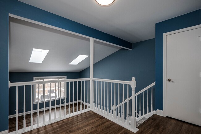 Building Photo - 226 E Conley Dr