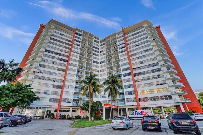 Building Photo - 1351 NE Miami Gardens Dr