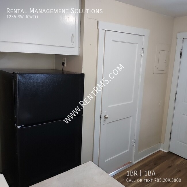 Building Photo - 1235 SW Jewell-