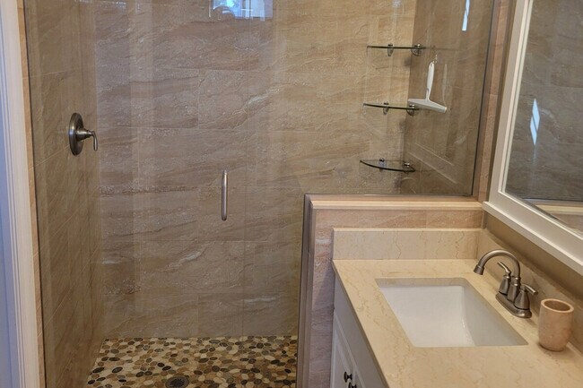 Building Photo - 9115 Capistrano St S