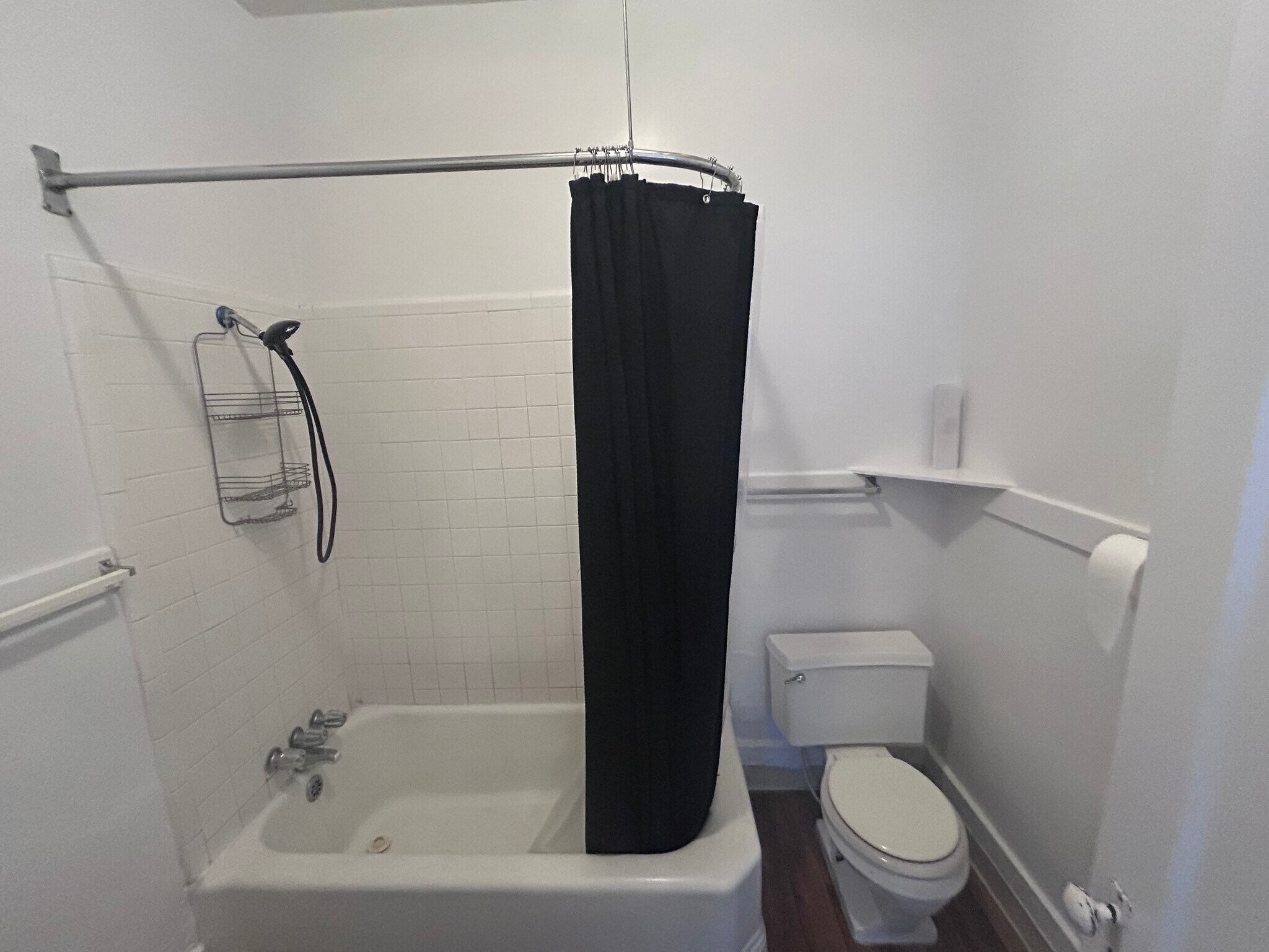 Building Photo - 616 E 8th St