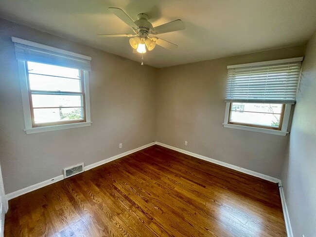 Building Photo - Sandusky Home