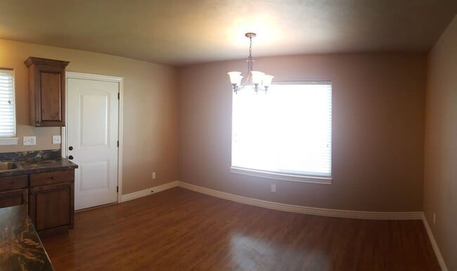 Building Photo - Comfort & Convenience in The Meadows – 3 B...