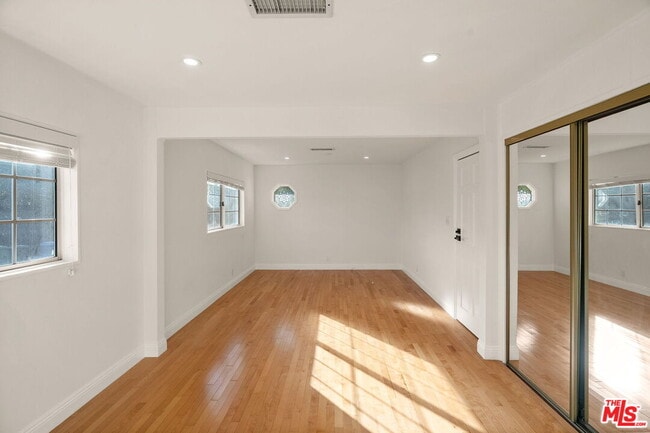 Building Photo - 15005 Killion St