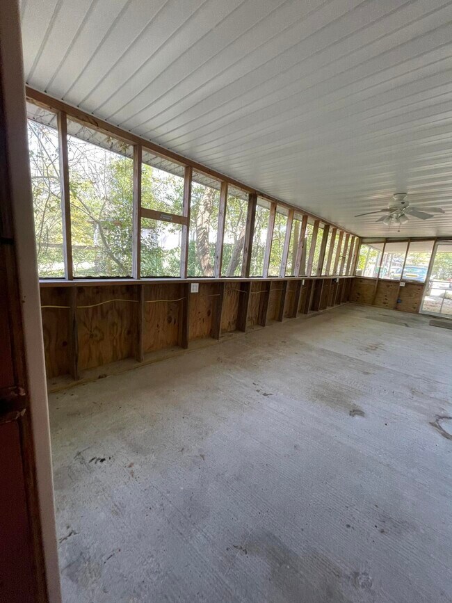 Building Photo - 133 3rd St