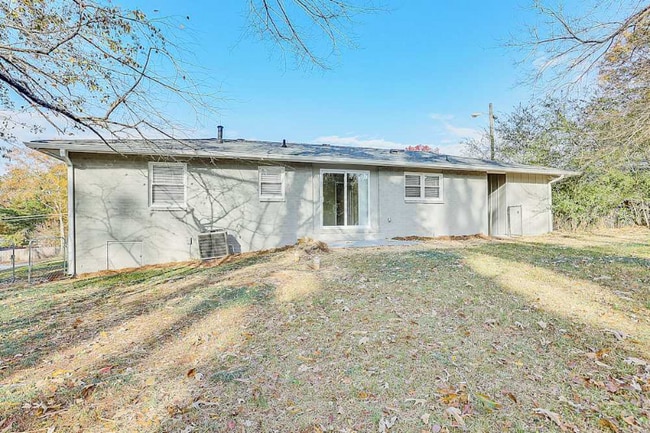 Building Photo - 2755 Collier Dr NW