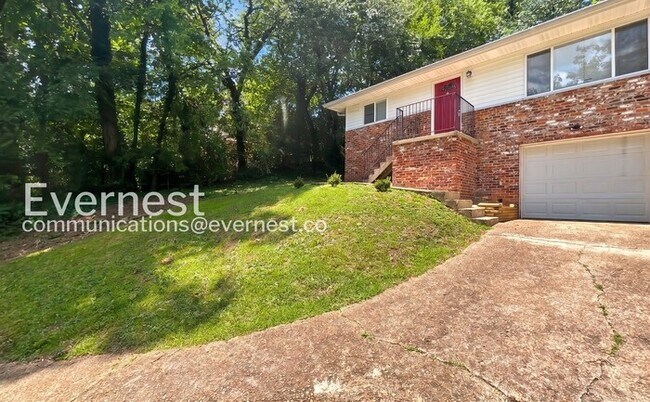 Building Photo - 2 Bed/1 Bath Home with Garage / Available Now!