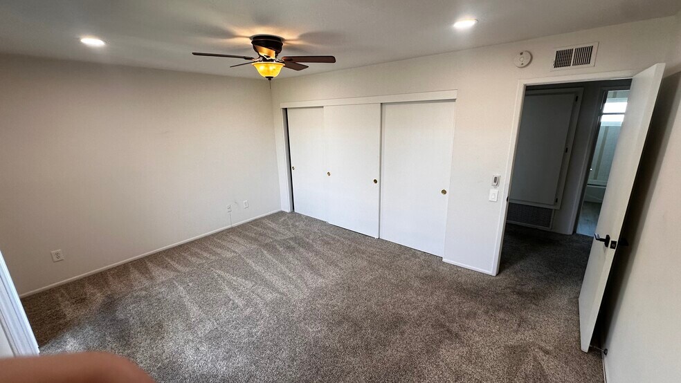 Master bedroom - 2424 Santa Ana Ave