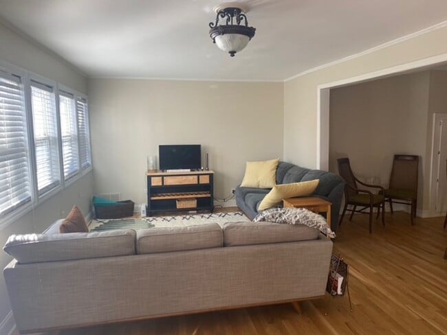 Building Photo - 3 Bedroom 2.5 Bath Townhome in Downtown Greenville and Near the Hampton Pinckney Historic District