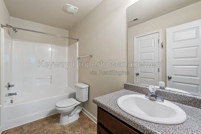 Building Photo - 910 Clover Ct