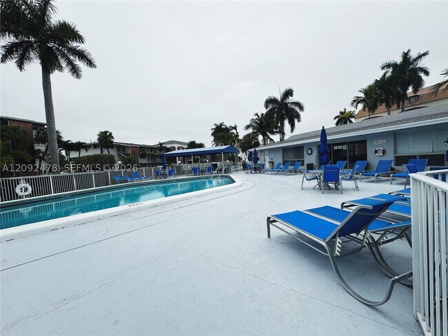 Building Photo - 450 Paradise Isle Blvd