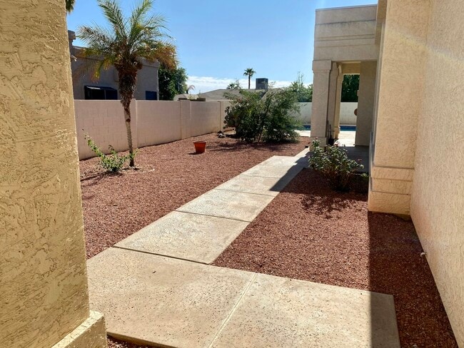 Building Photo - 6713 E Kelton Ln