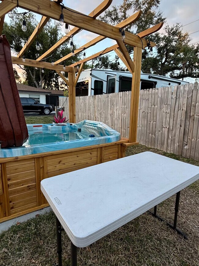 Building Photo - 10546 53rd Ave N