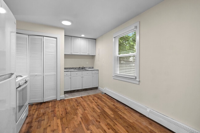 Building Photo - 232 Melville Dr