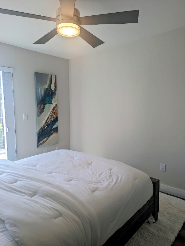 Building Photo - 957 W 12th Ave