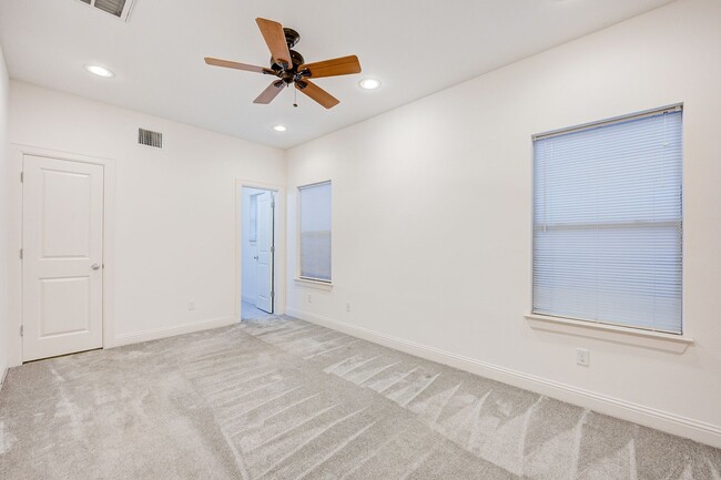Building Photo - Sawyer Heights Luxury Living