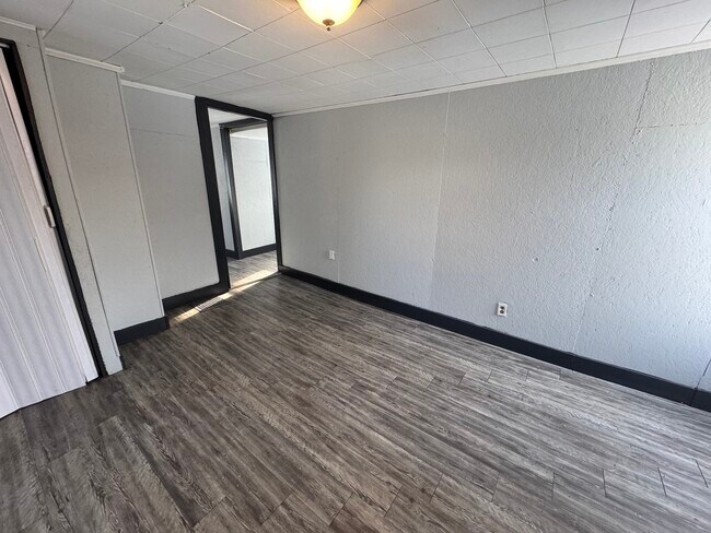 Building Photo - 610 Plum St