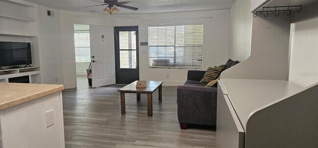 Building Photo - 320 Forestway Cir