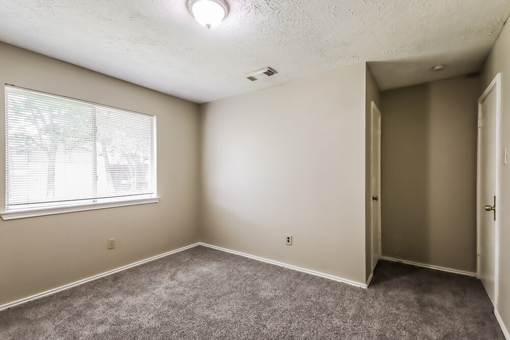 Building Photo - 901 Briarcreek Dr