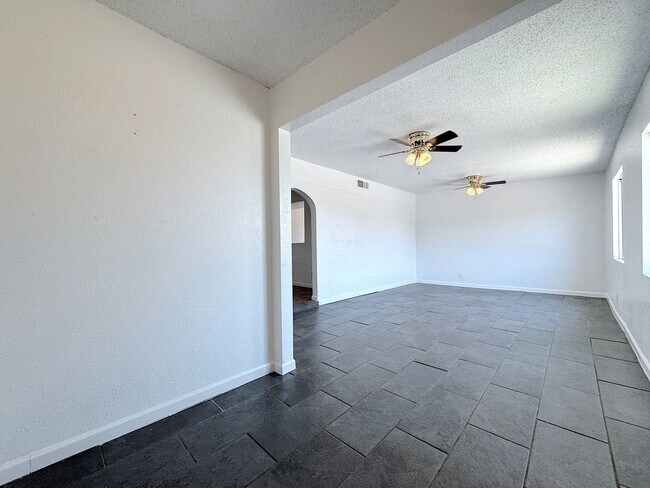 Building Photo - Northeast El Paso 4 Bed Refrig A/C