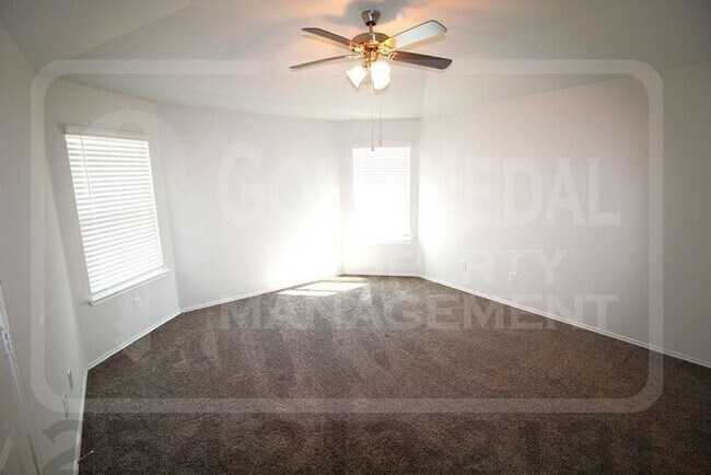 Building Photo - 1003 Torino St