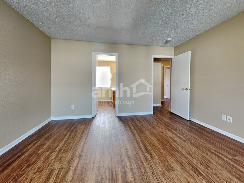 Building Photo - 6031 Draycott Dr