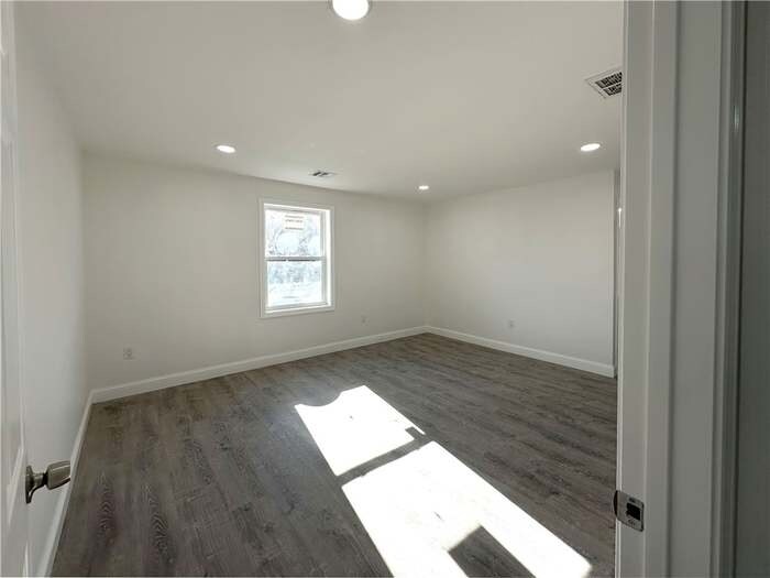 Building Photo - 34 Harold St