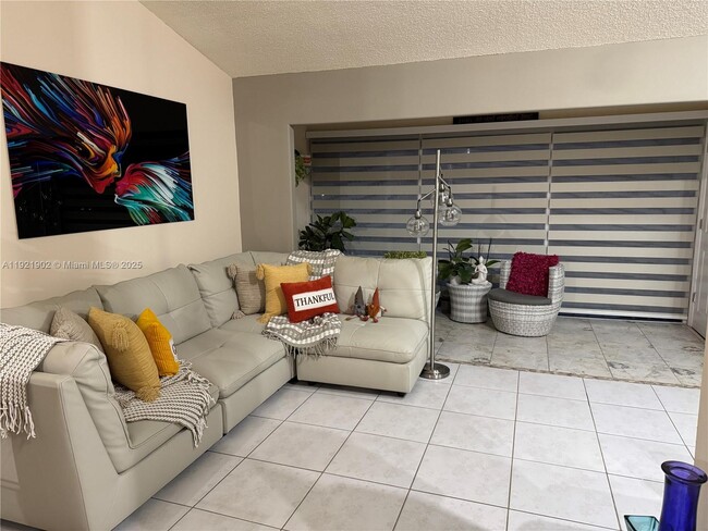 Building Photo - 9446 SW 140th Ct