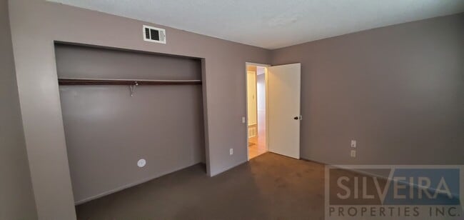 Building Photo - 2 Bedroom Condo available
